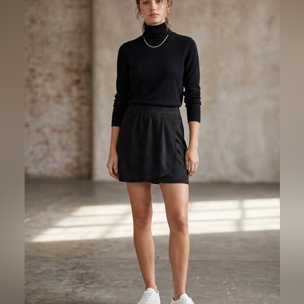 NWOT Aritzia Wilfred Free Faux Suede Wrap Mini Skirt Black XS